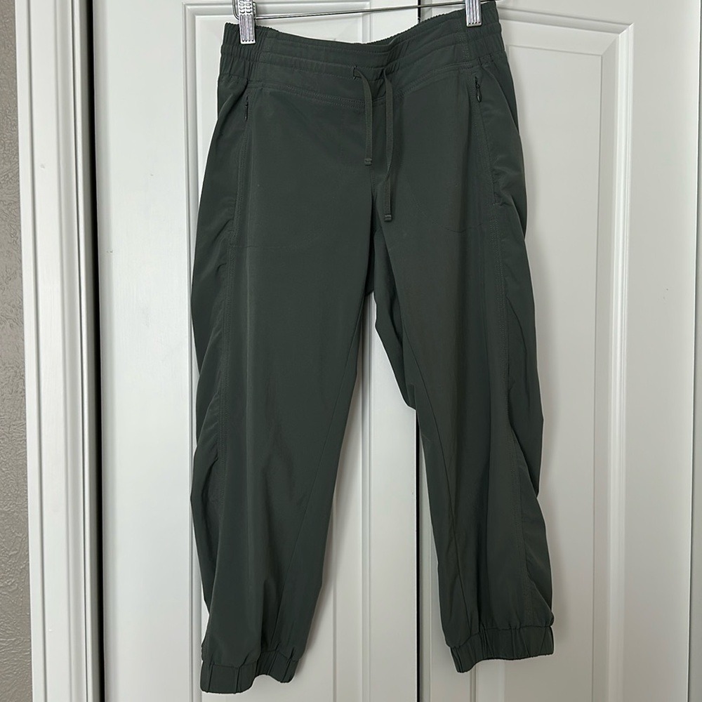 Athleta Olive Green Capris - Petite Size 2